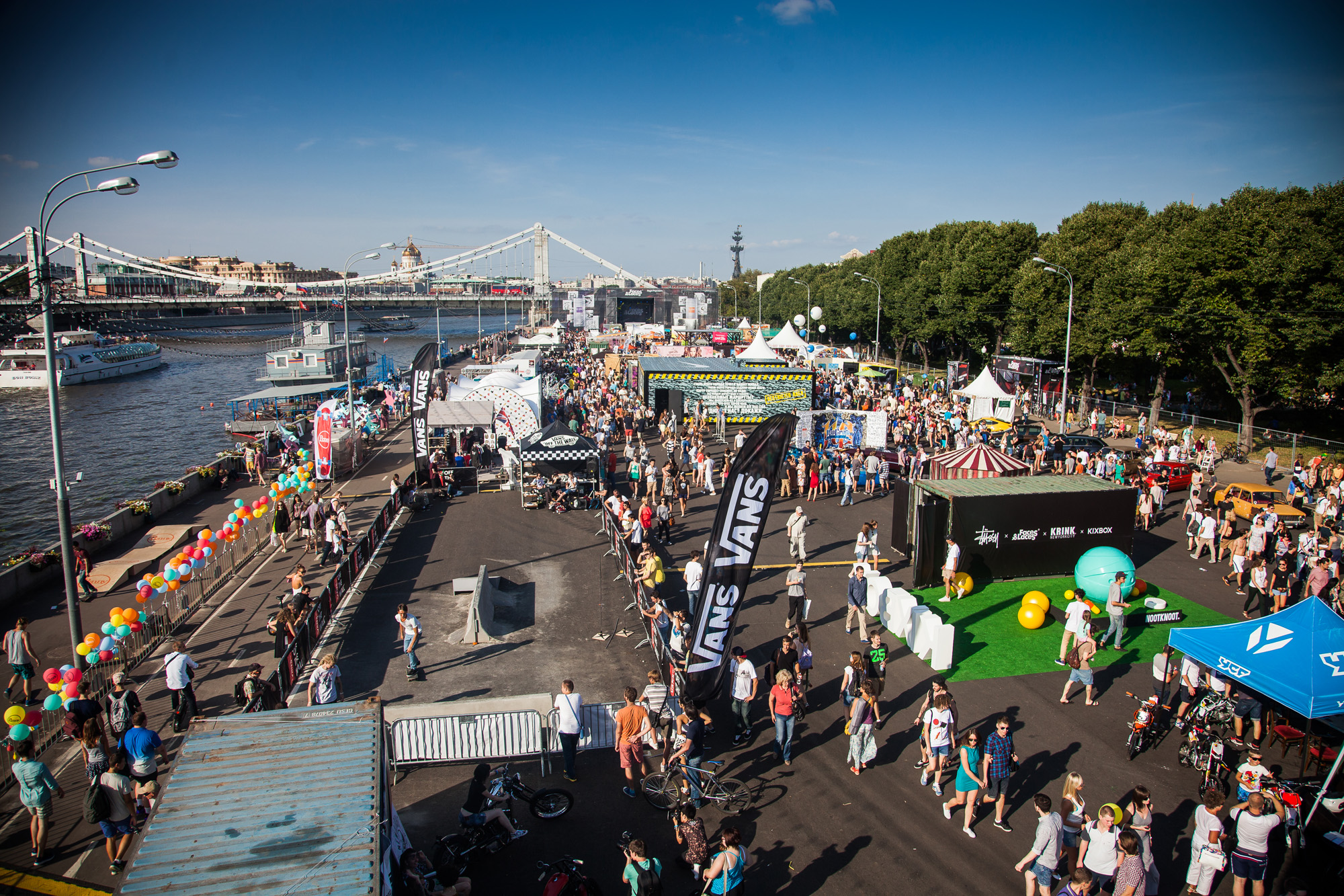 Сцена фестиваль. Атмосфера на faces and laces. Faces laces фестиваль. Faces and laces. Спортивная зона на фестивале.