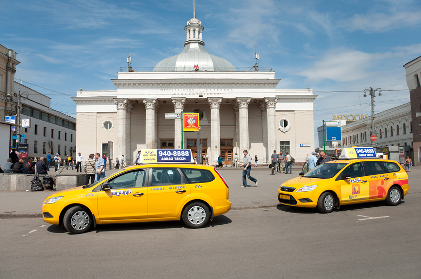Таксомотор москва. Желтое такси. Желтое такси Москва. Новое желтое такси. Московское такси.