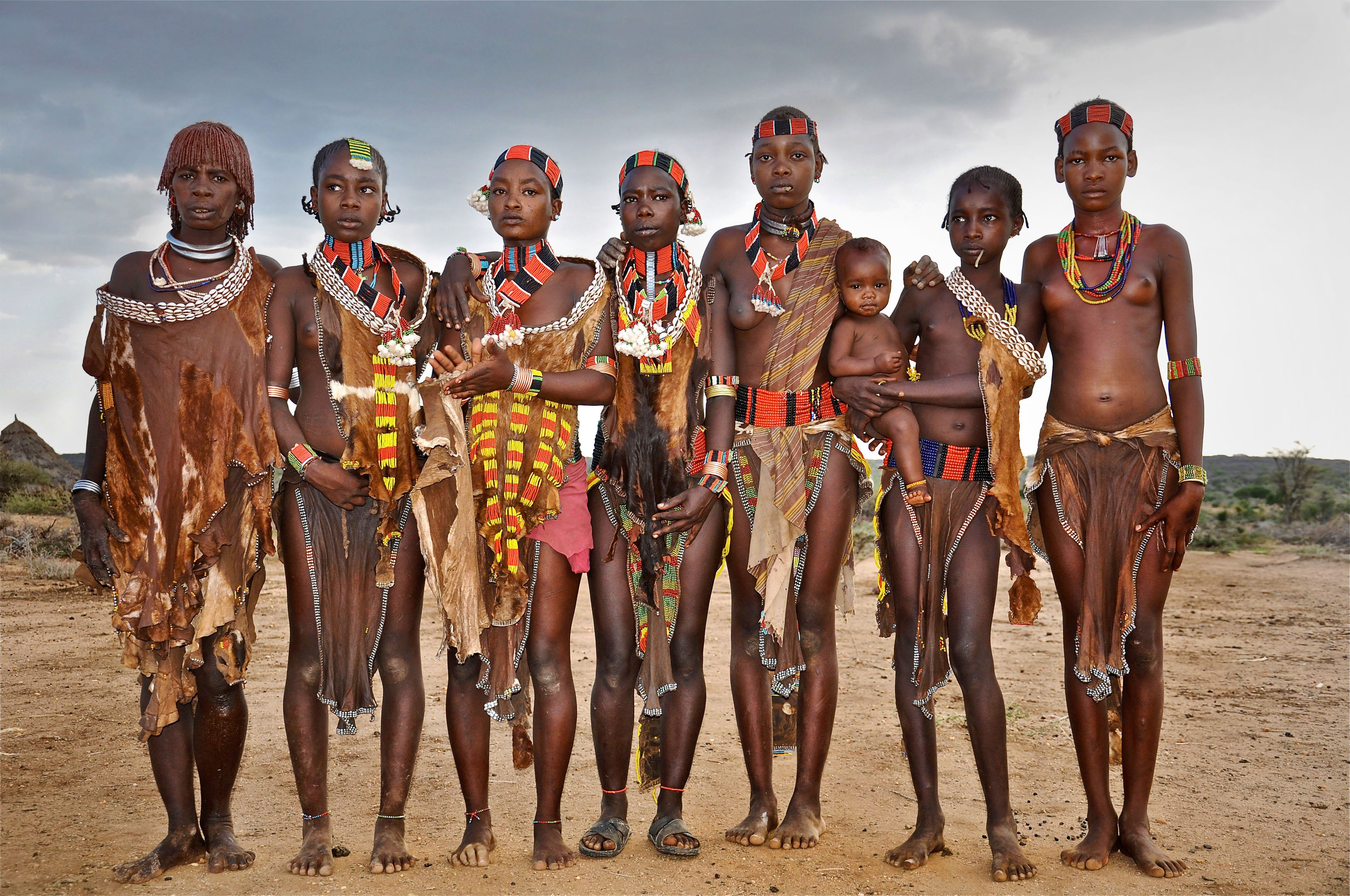 голые танцы диких племен