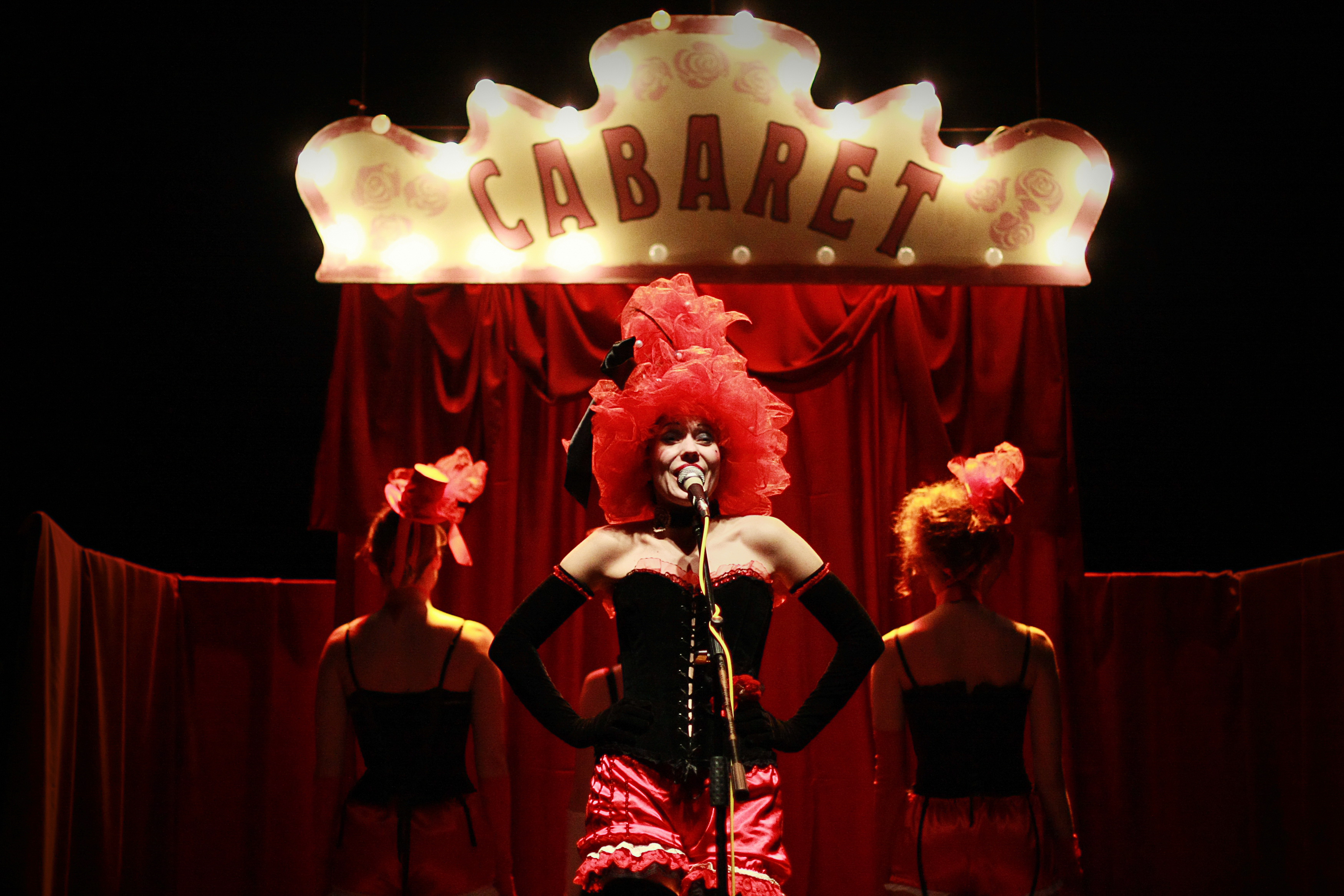 Русские кабаре. "Кабаре"("Cabaret"1972 г.). Кабаре варьете Мюзик-Холл. Сцена кабаре Мулен Руж. Театр кабаре Германия.
