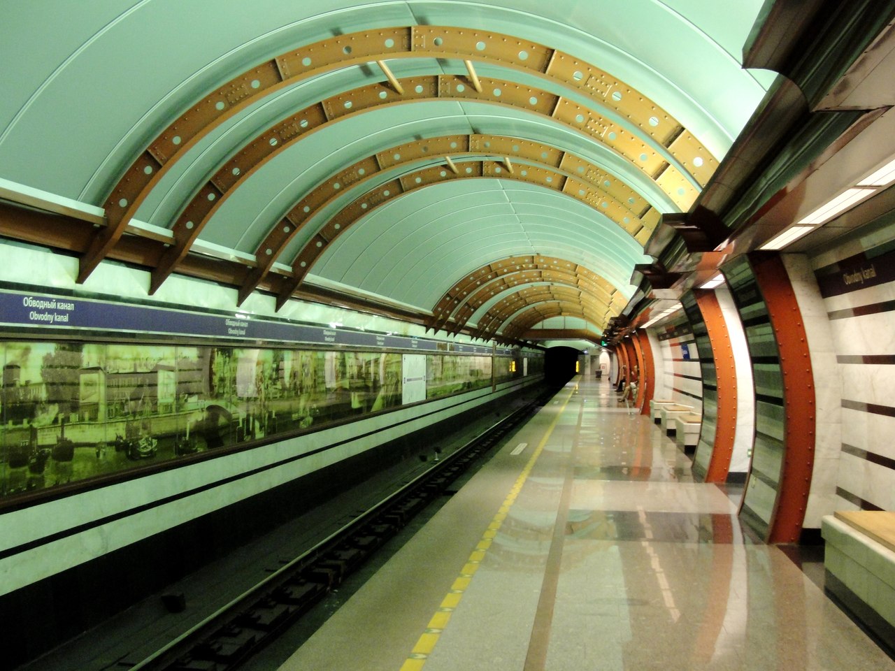 Городская метро. Стеклянное метро в Питере. Московский метрополитен. Современные станции Петербургского метро. Архитектура станций метро Петербурга.