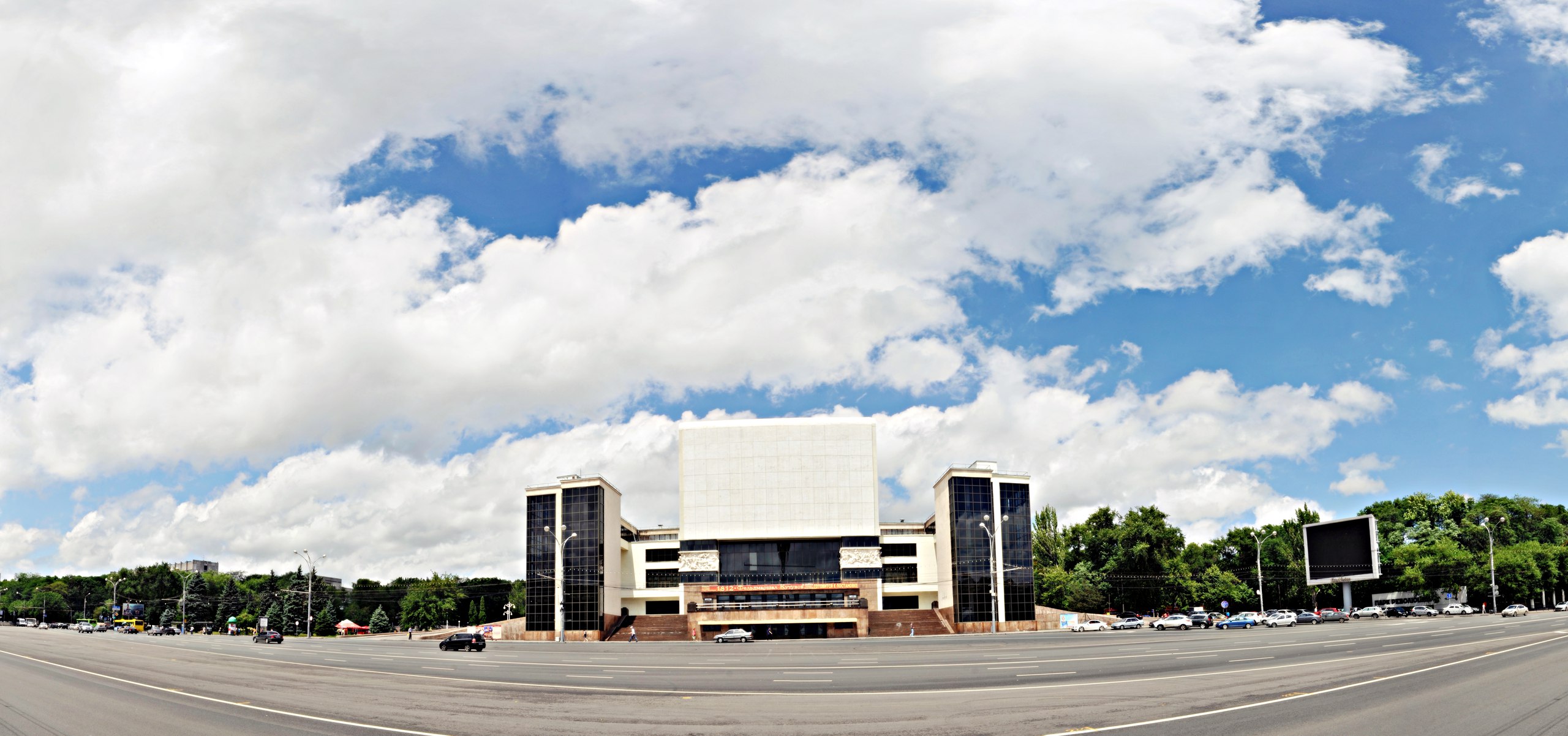 Фото ростова на дону театр. Ростовский Академический театр драмы. Ростовский Академический театр драмы им. м.Горького, Ростов-на-Дону. Ростовский театр им Горького. Драматический театр Горького Ростов.