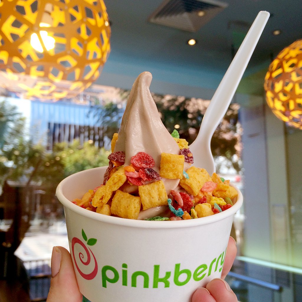 Pinkberry. Pinkberry Ереван. Pinkberry в Москве. Пинкберри мороженое. ТЦ мега Котельники рестораны.