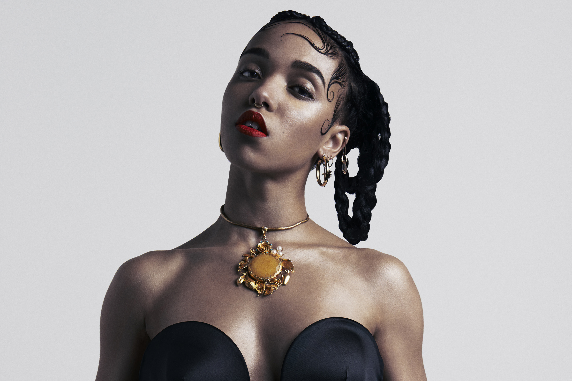 Fka twigs calvin klein. FKA Twigs. FKA Twigs 2022 год. FKA Twigs Британская певица.