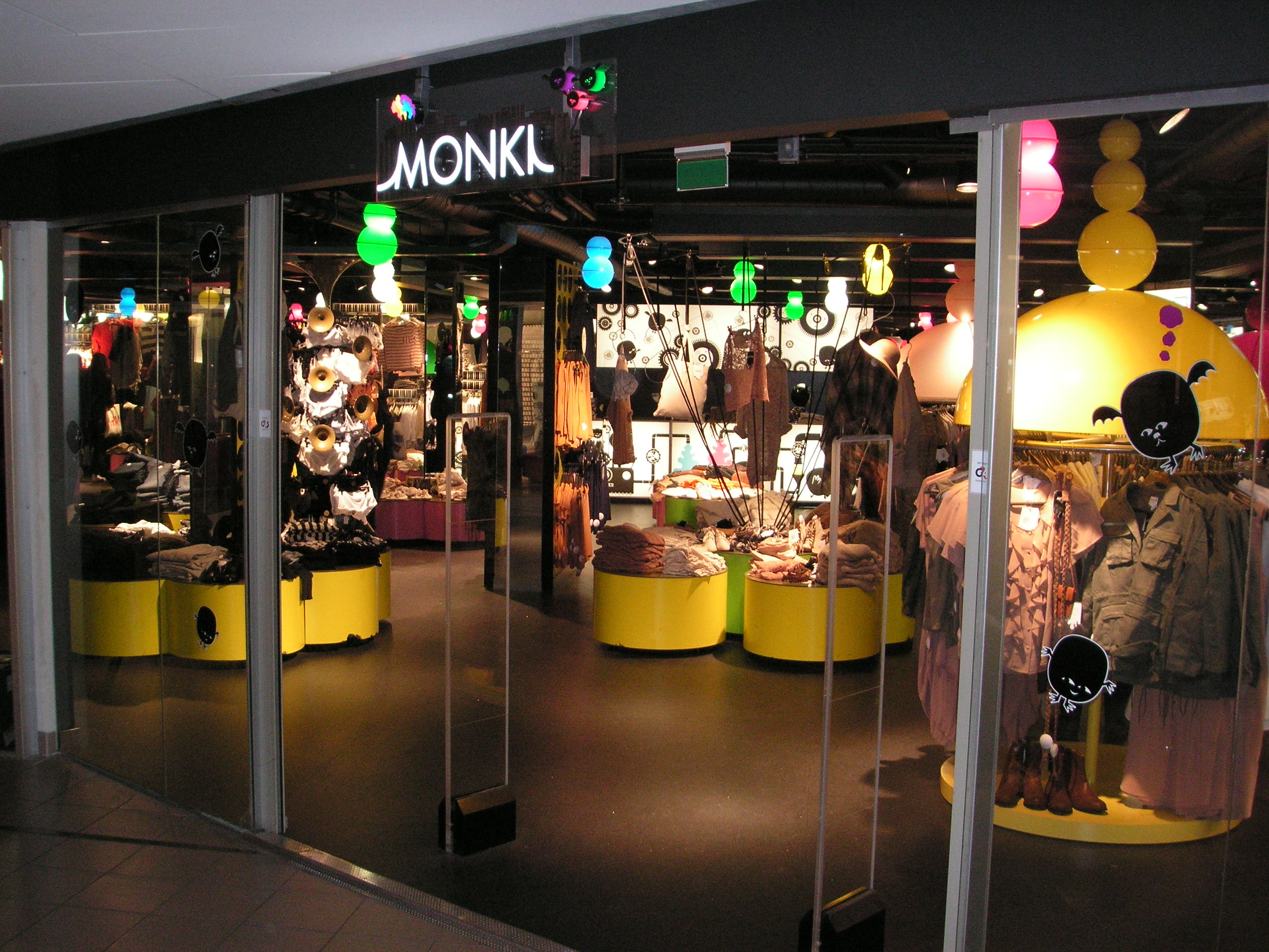 Monkey shop. Monki Европолис. Монки магазин Европолис. Магазин Monki СПБ. Манки магазин одежды.