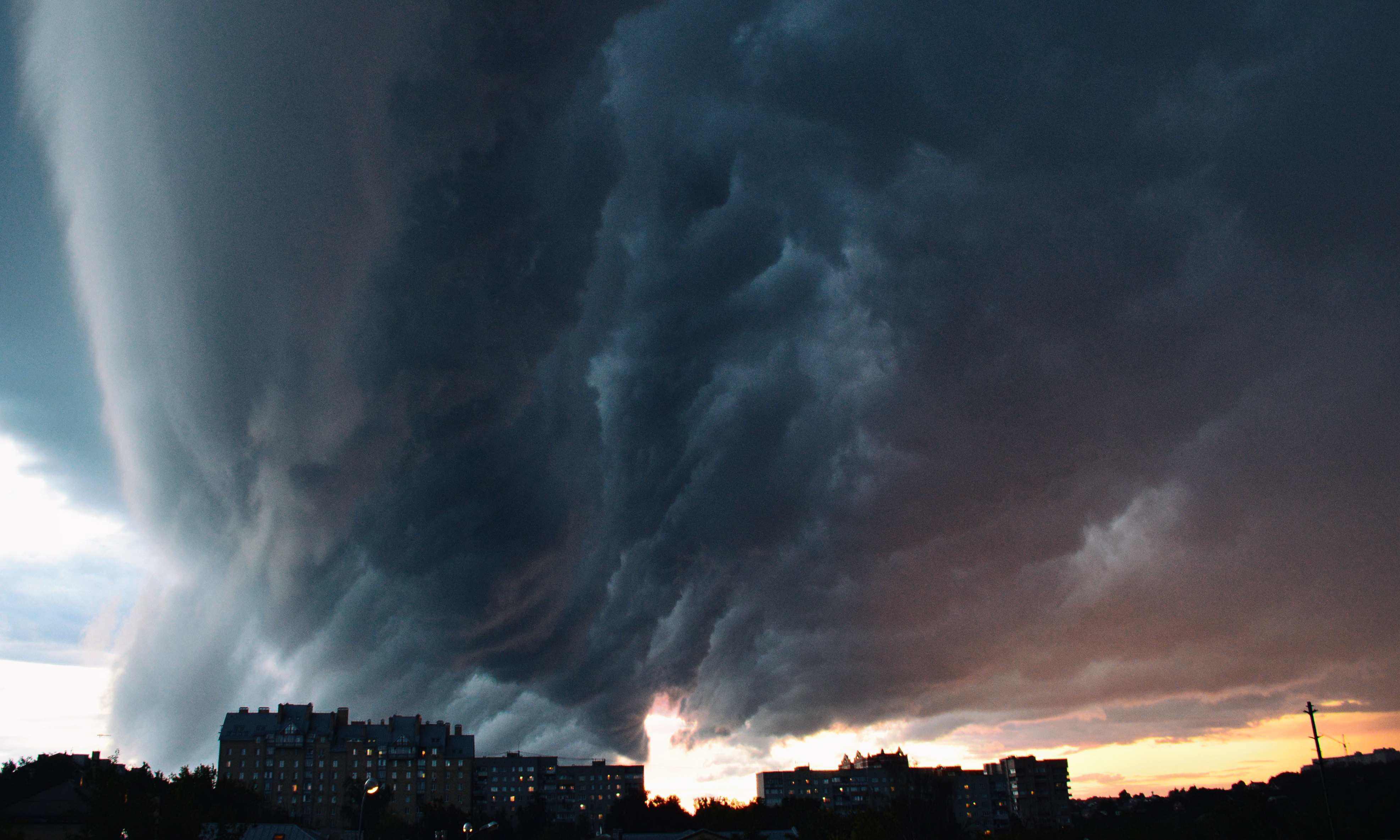 Когда будет сильная буря. Смерч в Москве 2020 год. Торнадо в Москве. Шторм в Москве 2017. Смерч ураган Торнадо в Москве.