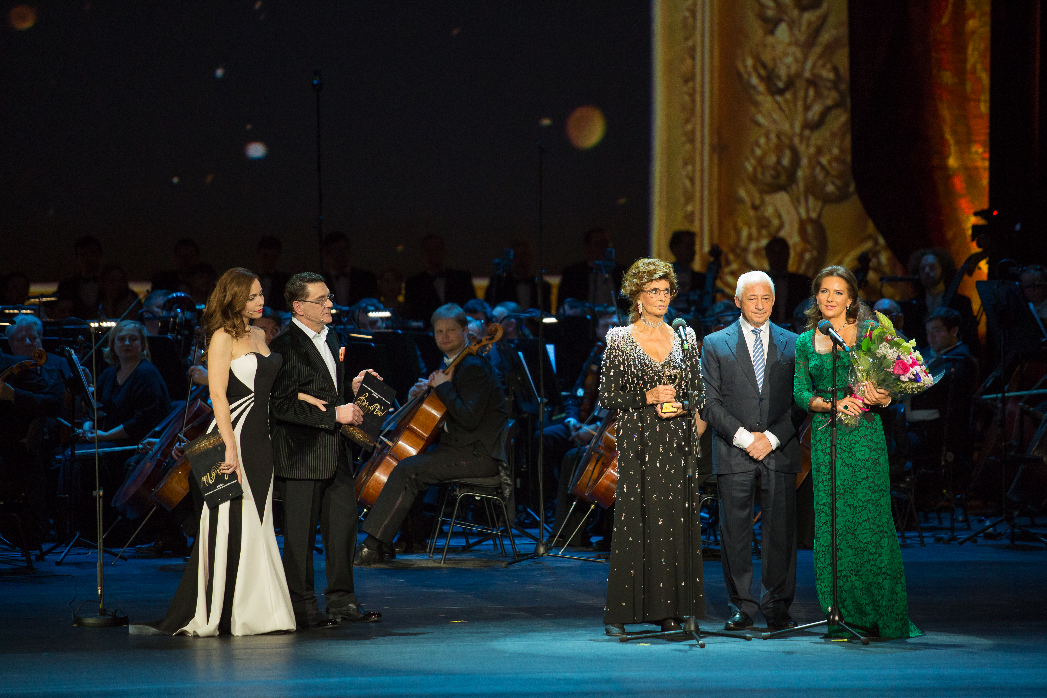 Эфир премия. Нетребко Гала Кремлевский дворец. Премия Bravo. Kotsert Anny Netrebko v kremljevskom dvortse. Премия Браво 2022.