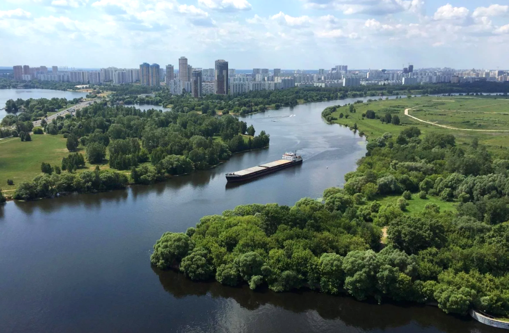 Щукино википедия. Строгино река. Строгинская Пойма парк. Москва река Хорошево-Мневники. Щукинский парк Строгино.