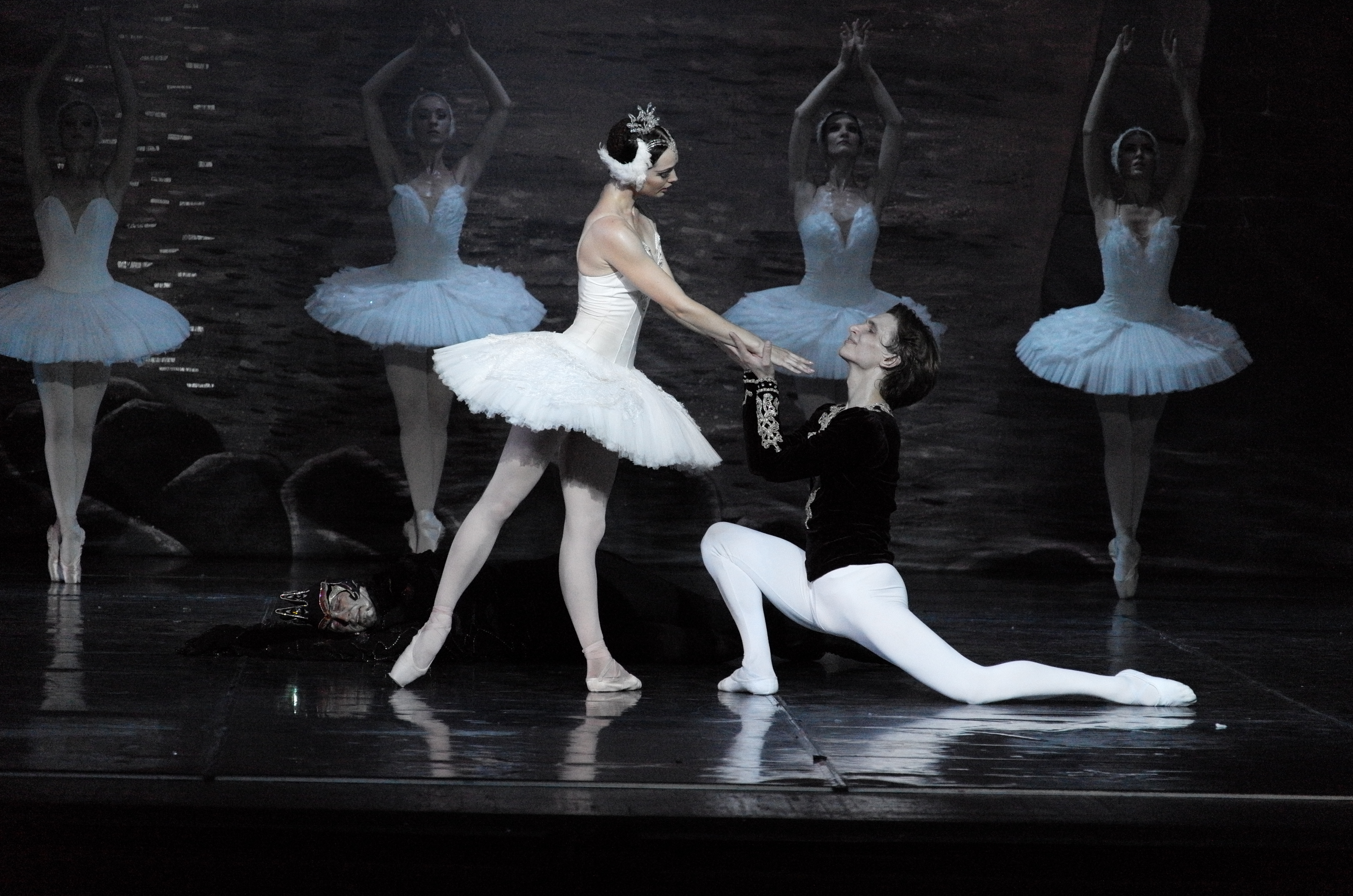 П и чайковский создал балет. Балет Лебединое озеро Чайковский.