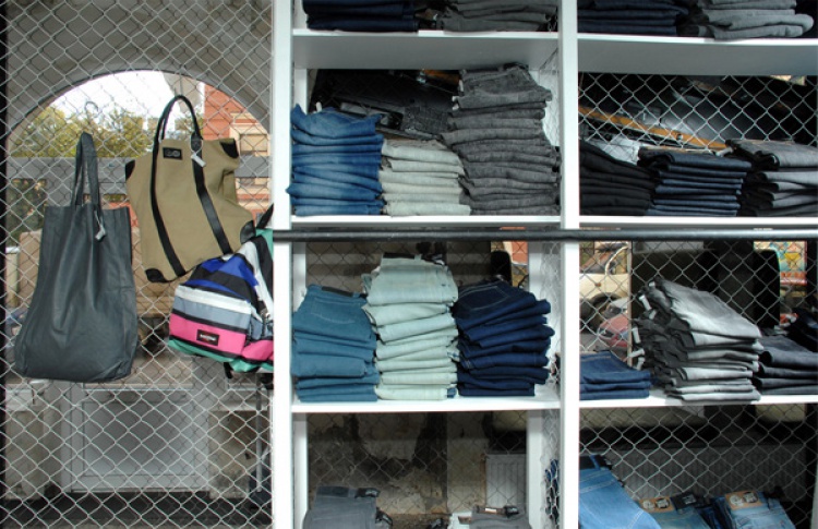 Store & Outlet by CODE 7