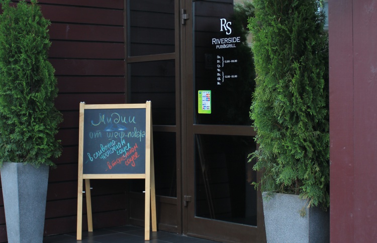 Riverside Pub & Grill