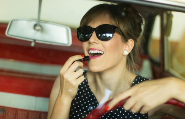 11 ошибок, которые женщины чаще всего делают, крася губы