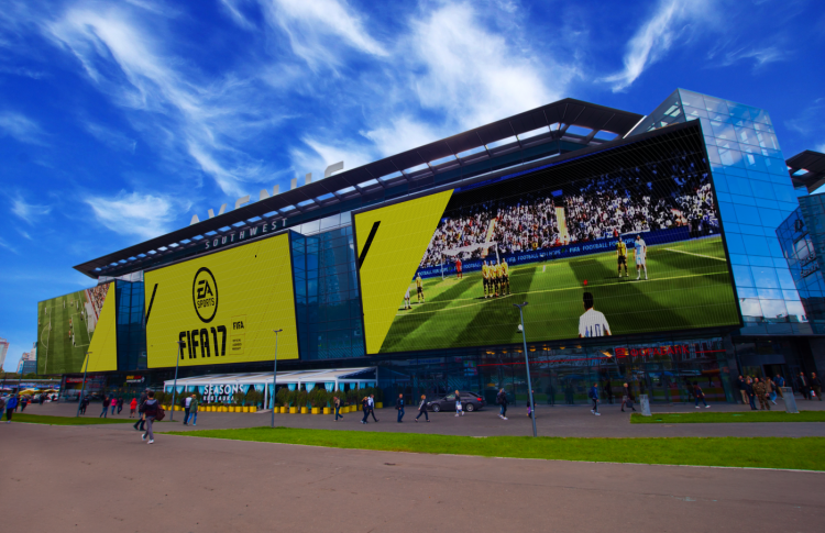 FIFA 17 на экранах размером с пятиэтажный дом