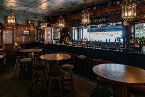 Black Swan Pub & Shop