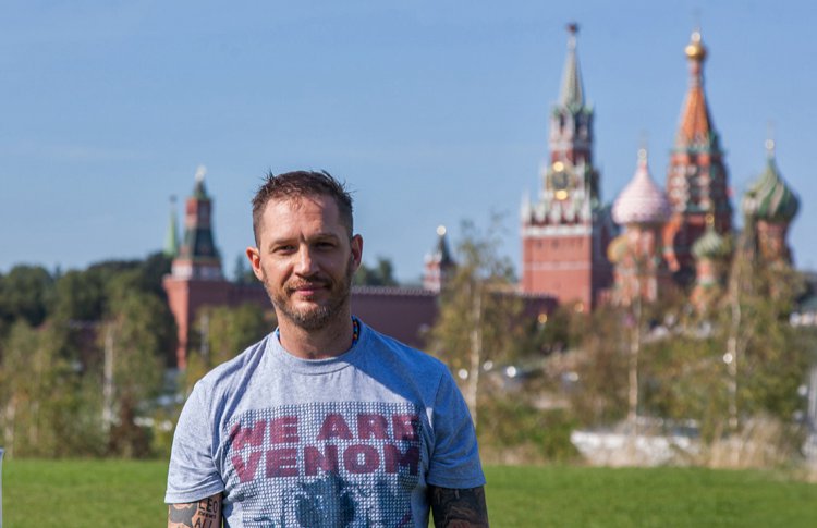 Суперсилы на фоне храмов: Том Харди в Москве