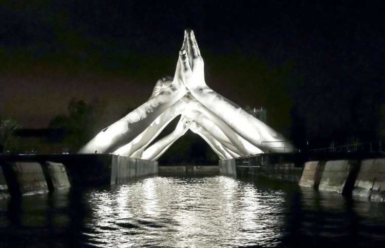наводить мосты скульптура в каком городе фото. Смотреть фото наводить мосты скульптура в каком городе фото. Смотреть картинку наводить мосты скульптура в каком городе фото. Картинка про наводить мосты скульптура в каком городе фото. Фото наводить мосты скульптура в каком городе фото
