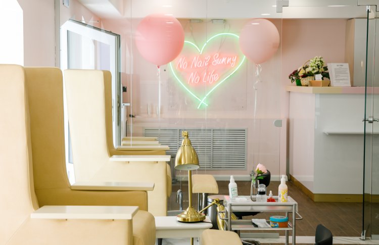 В Петербурге открылся первый салон Nail SUNNY
