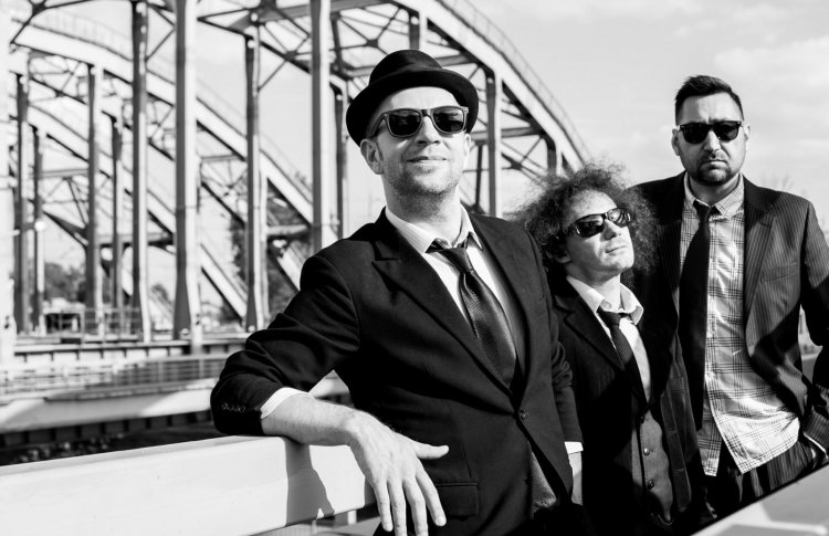 Питерский Billy’s Band поправит настроение москвичам в «16 тоннах»