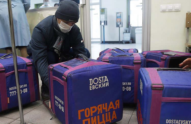 Dostaeвский привез гуманитарную помощь врачам петербургских госпиталей и социальным жилым домам