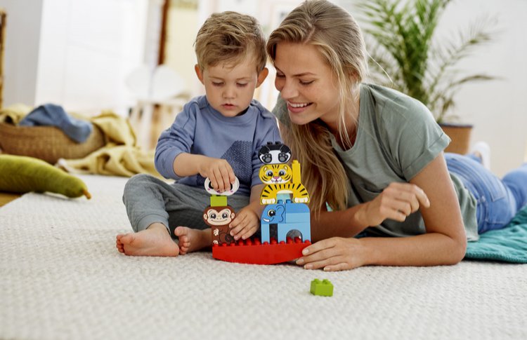 LEGO запустили социальный проект Let’s Play Together