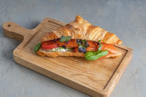 Вкусная доставка: обзор новых предложений петербургских ресторанов