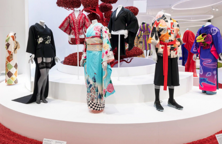 Тур по выставке Kimono: Kyoto to Catwalk